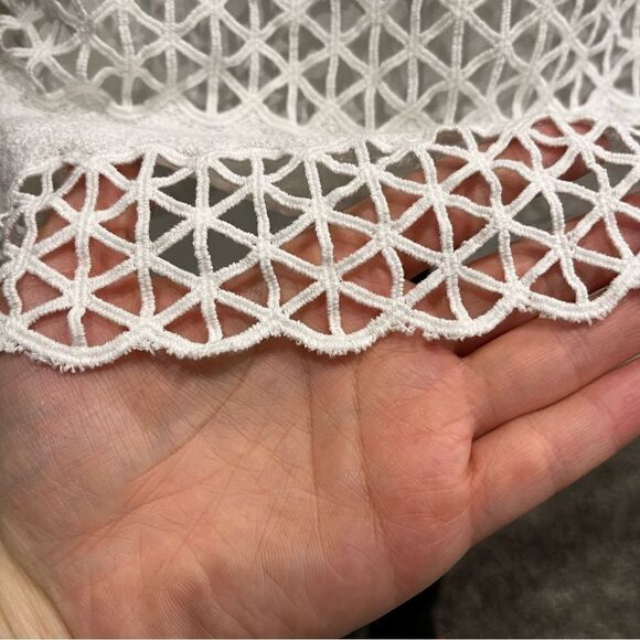 Gorgeous white lace sleeveless midi dress - Picture 3 of 13